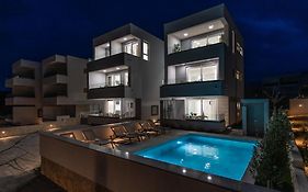 Apartments Mare B With Pool